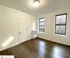 $1,200 / 1br - 789ft2 - Spacious Renovated 1 Bed 1 Bath Apartment In Well Maintained Building